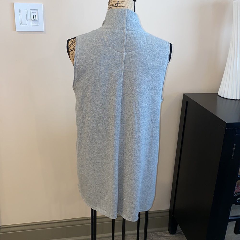Warm and stylish vest with side pockets - Picture 5 of 7